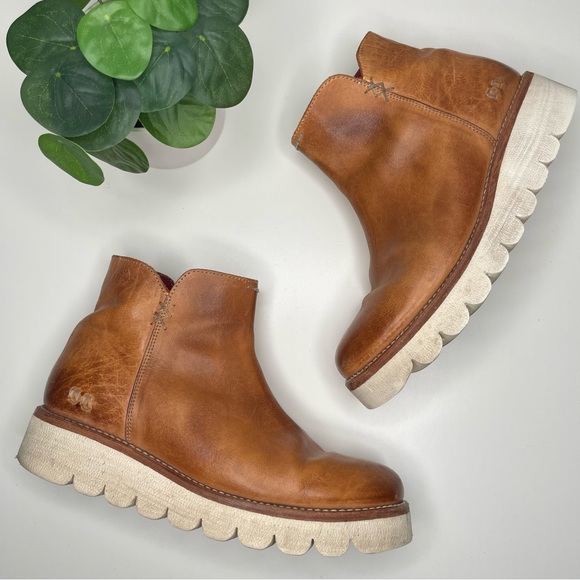 BED|STU Shoes - BED STU Lydyi Bootie in Tan Rustic Distressed Leather Lugged Sole Boot Size 8